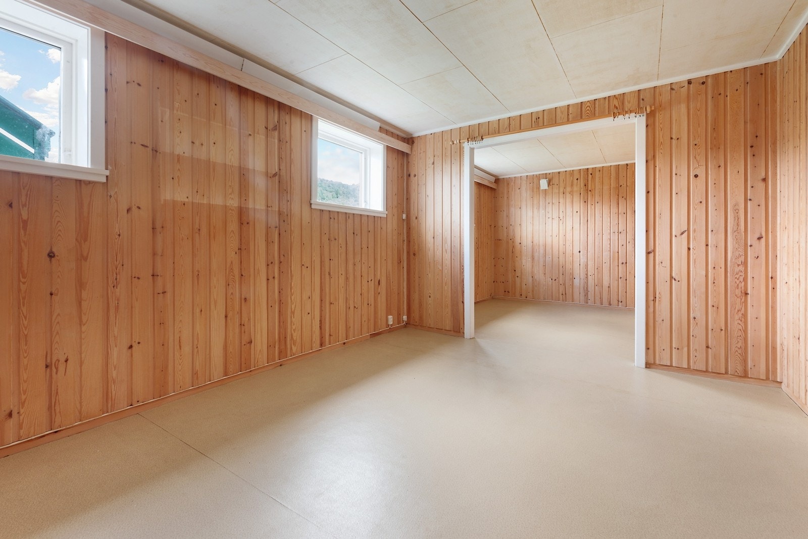 Underetasjen er på totalt 67 kvm med egen inngang Galleribilde