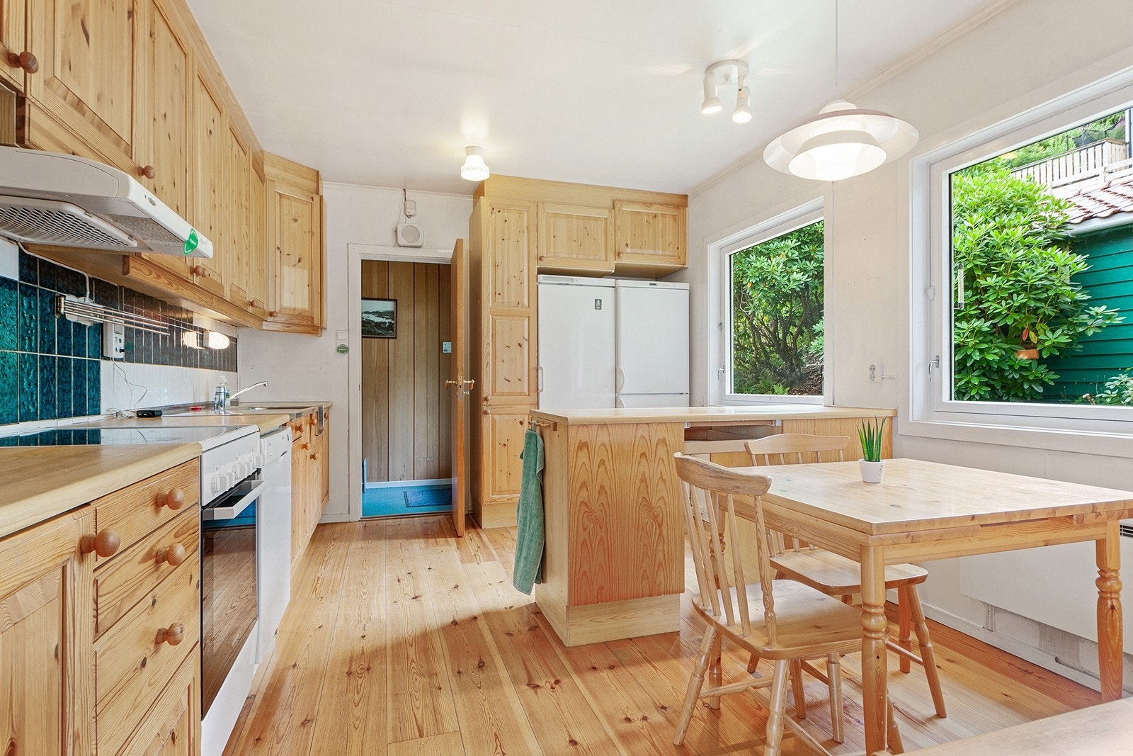 Kjøkkenet har en god planløsning Galleribilde