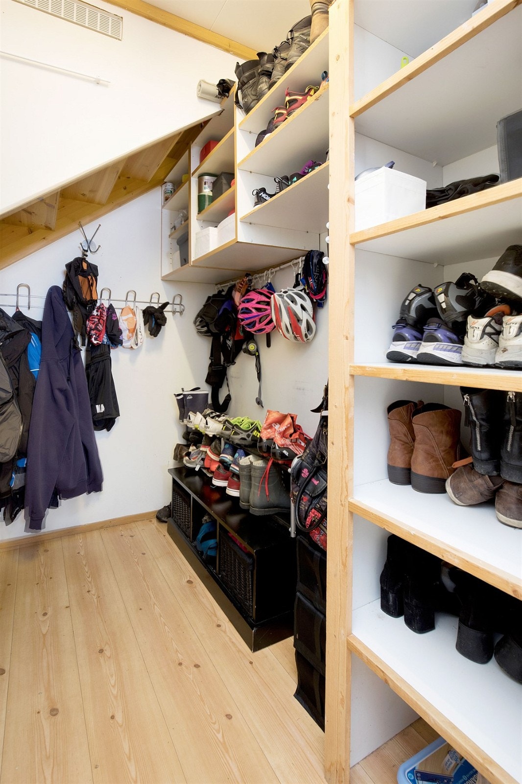 Bod under trapp til oppbevaring Galleribilde