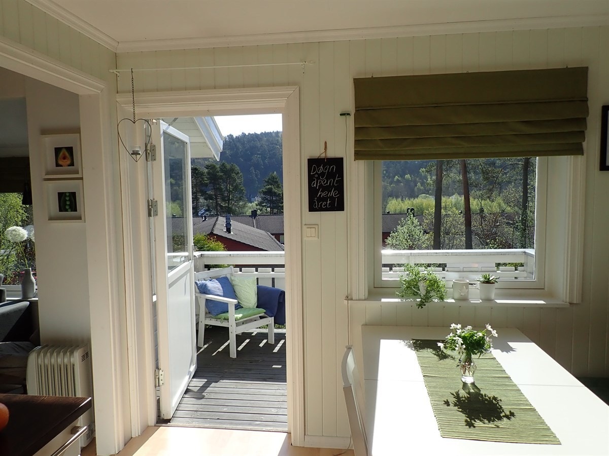 Utgang til balkong fra kjøkken Galleribilde