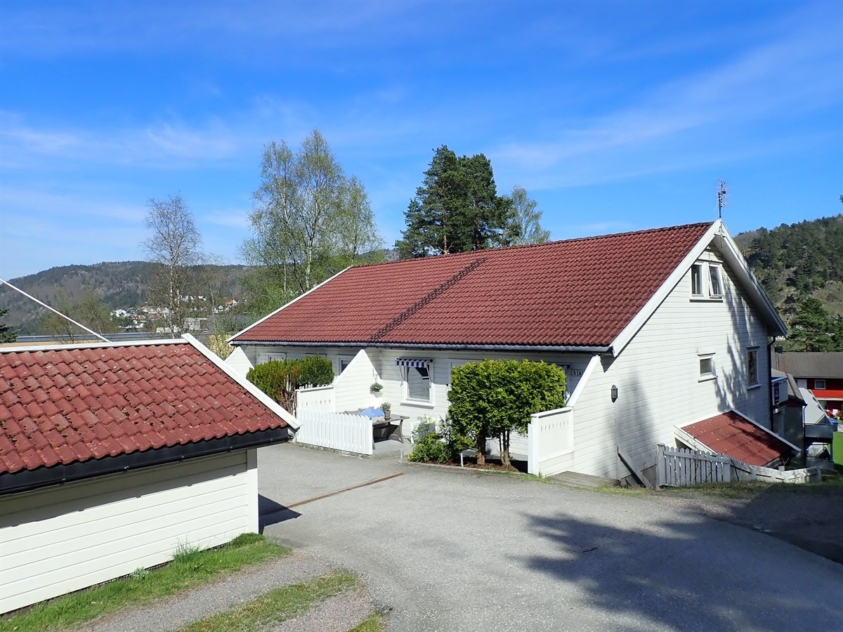 Sørmegleren ved Kristian Lossius har gleden av å ønske deg velkommen til Tollfårbakken 5! Galleribilde