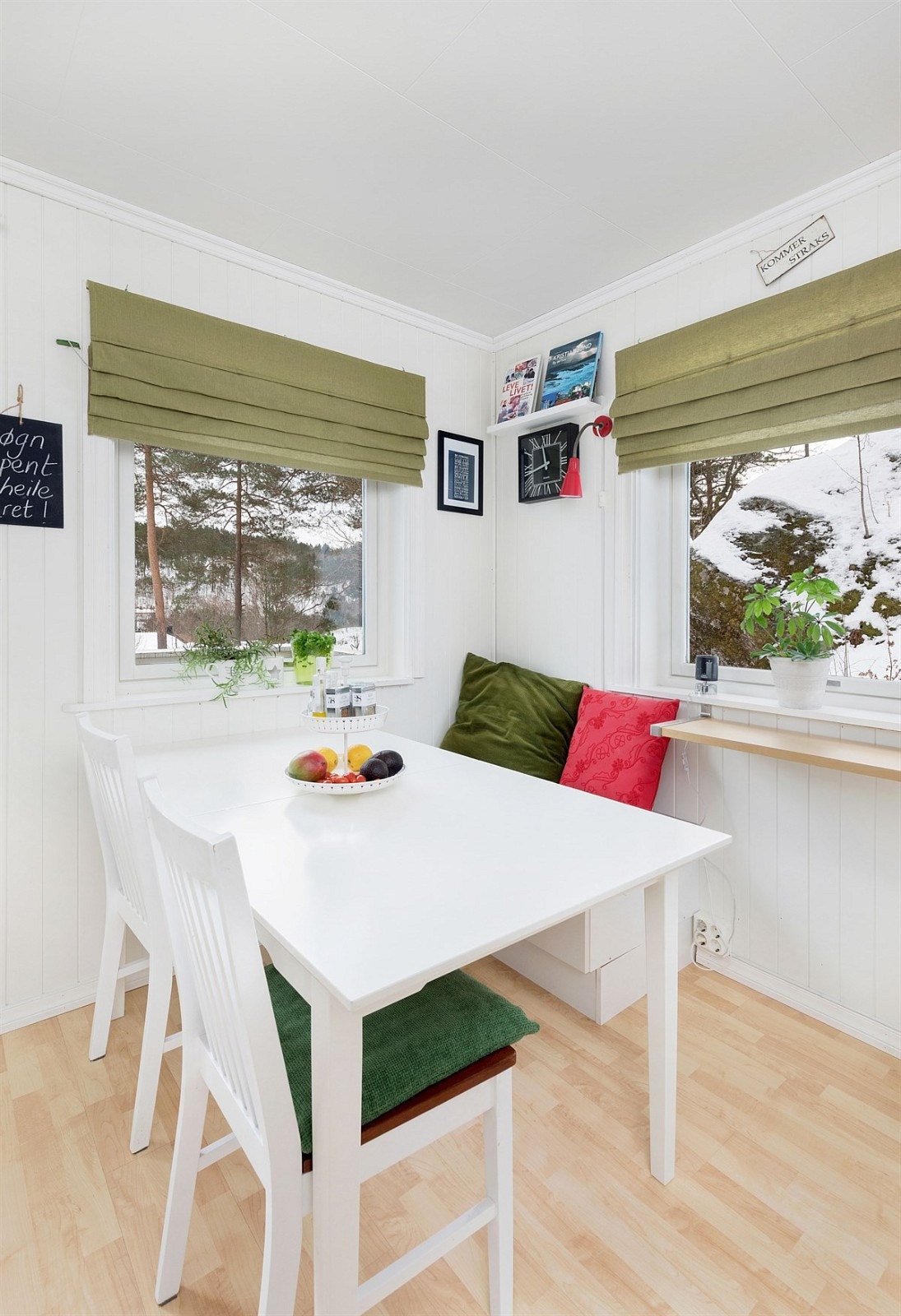 På kjøkken er det også plass til spisebord Galleribilde