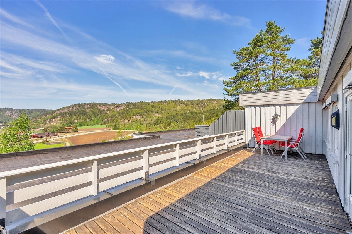 Romslig terrasse Galleribilde