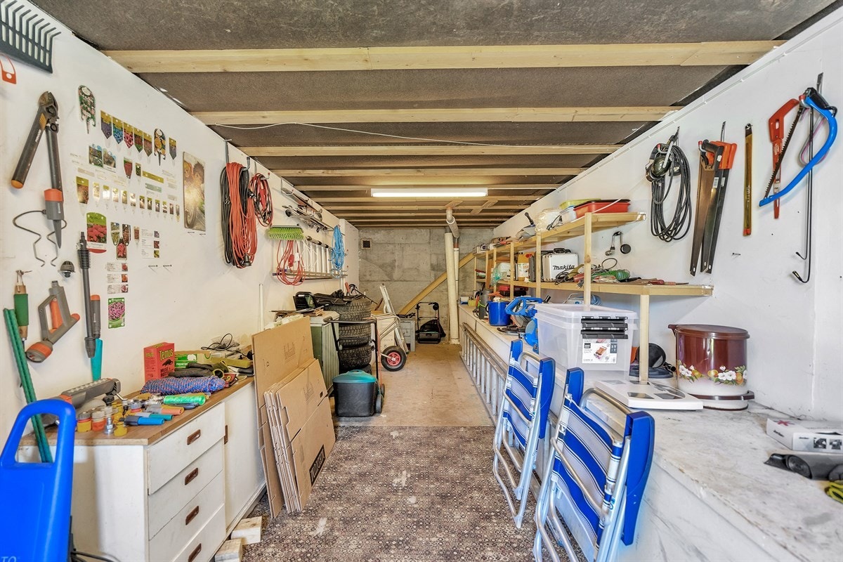 Stor, utvendig bod Galleribilde