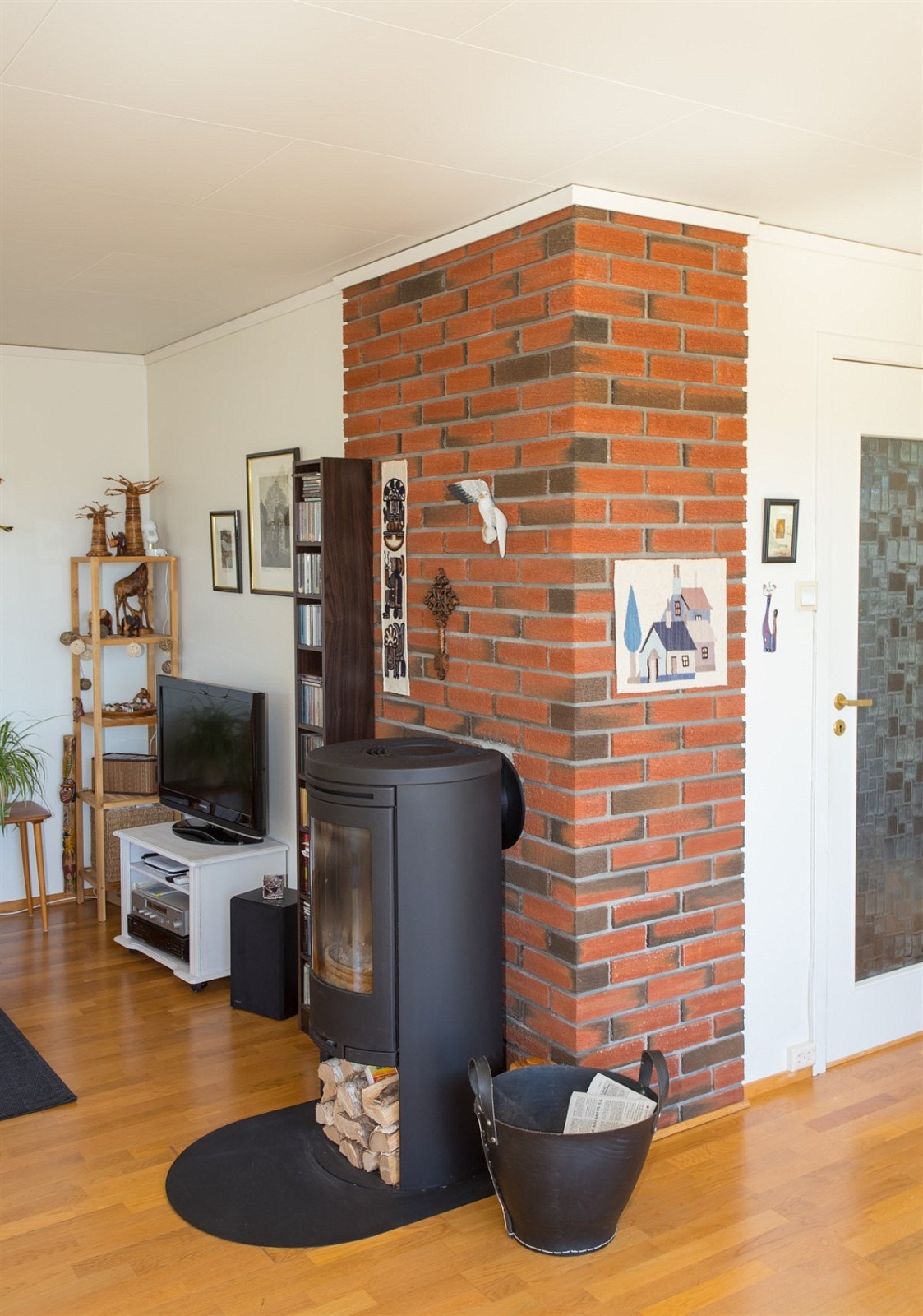 Nyere peisovn i stua Galleribilde