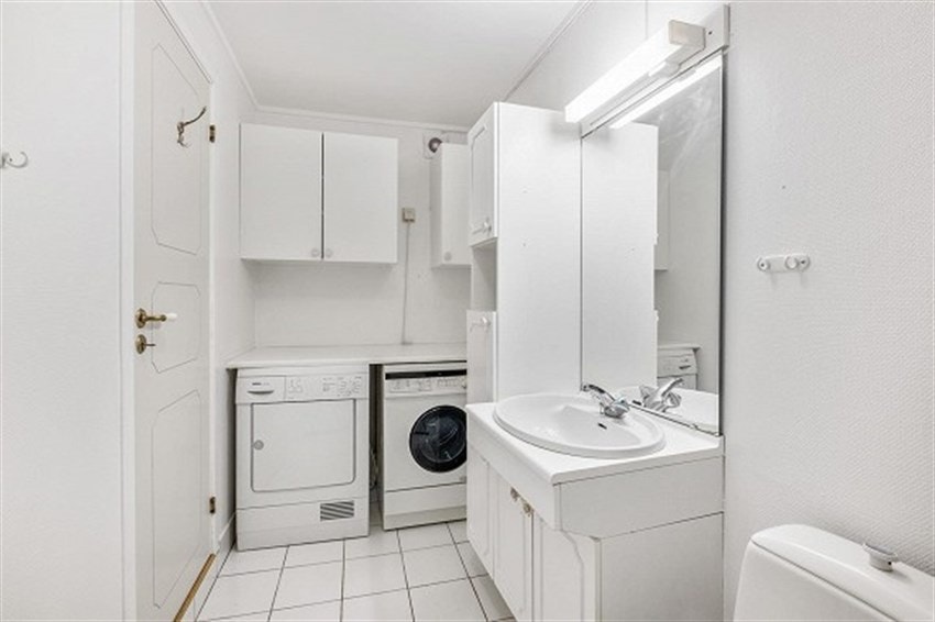 God plass til vaskemaskin og tørketrommel. Galleribilde