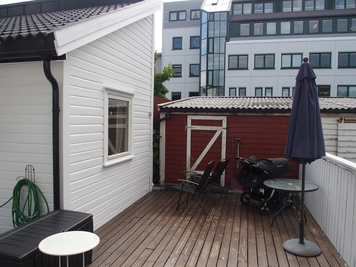 Bakgård Galleribilde