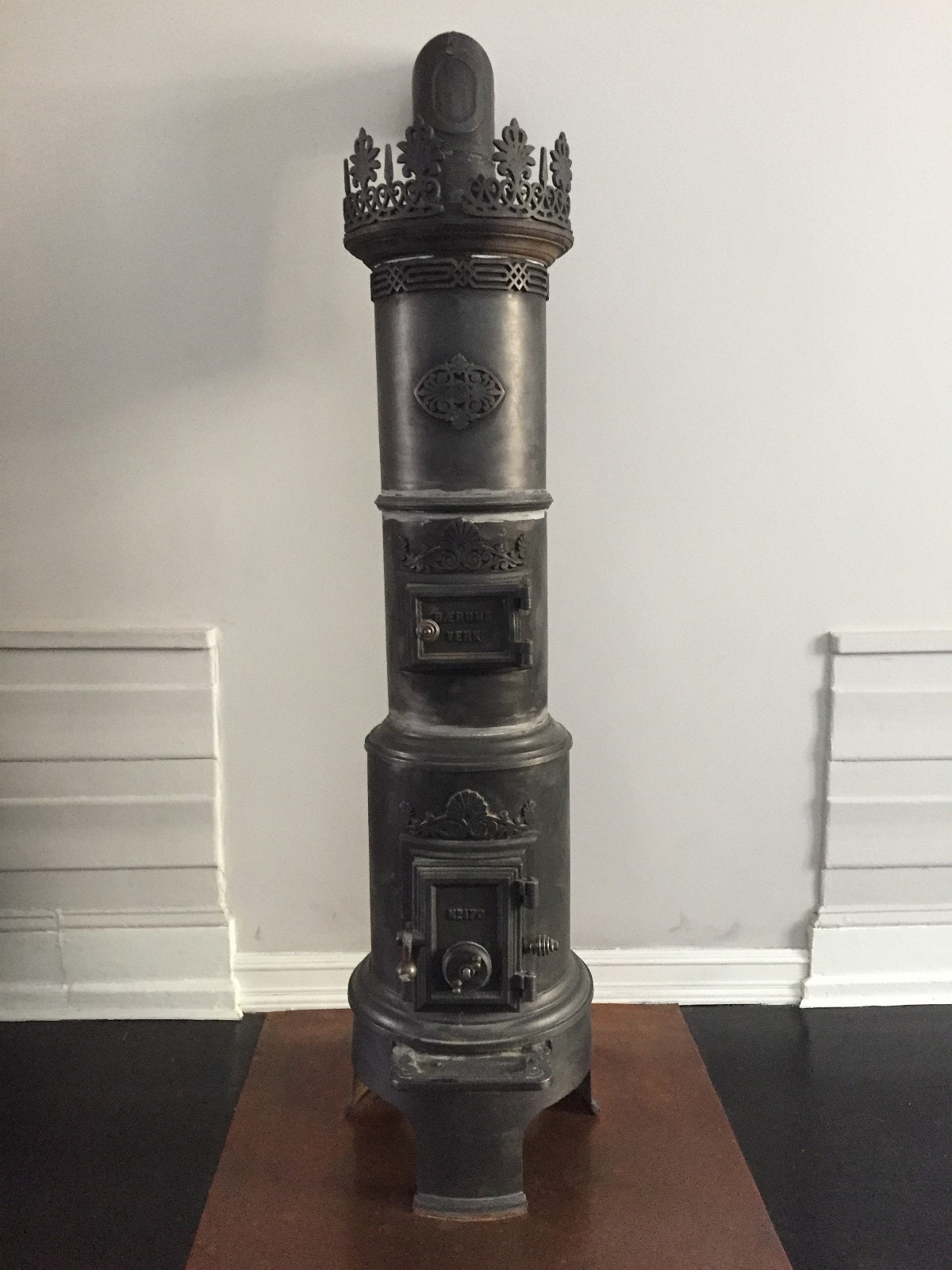 Newly renovated, but with old details Galleribilde