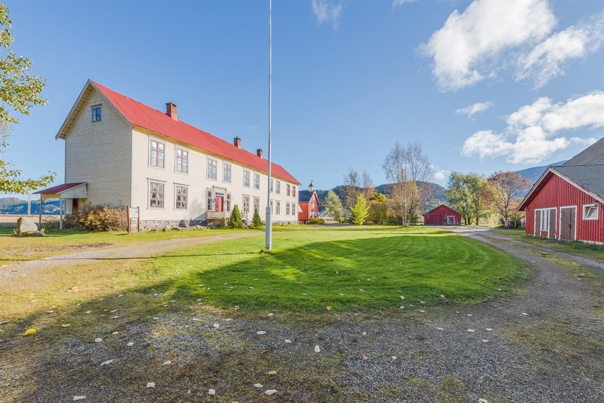 Hovedhuset på Åsnese er en bygning med stor grad av bevarte ellementer og har ei kjent og spennende historie Galleribilde
