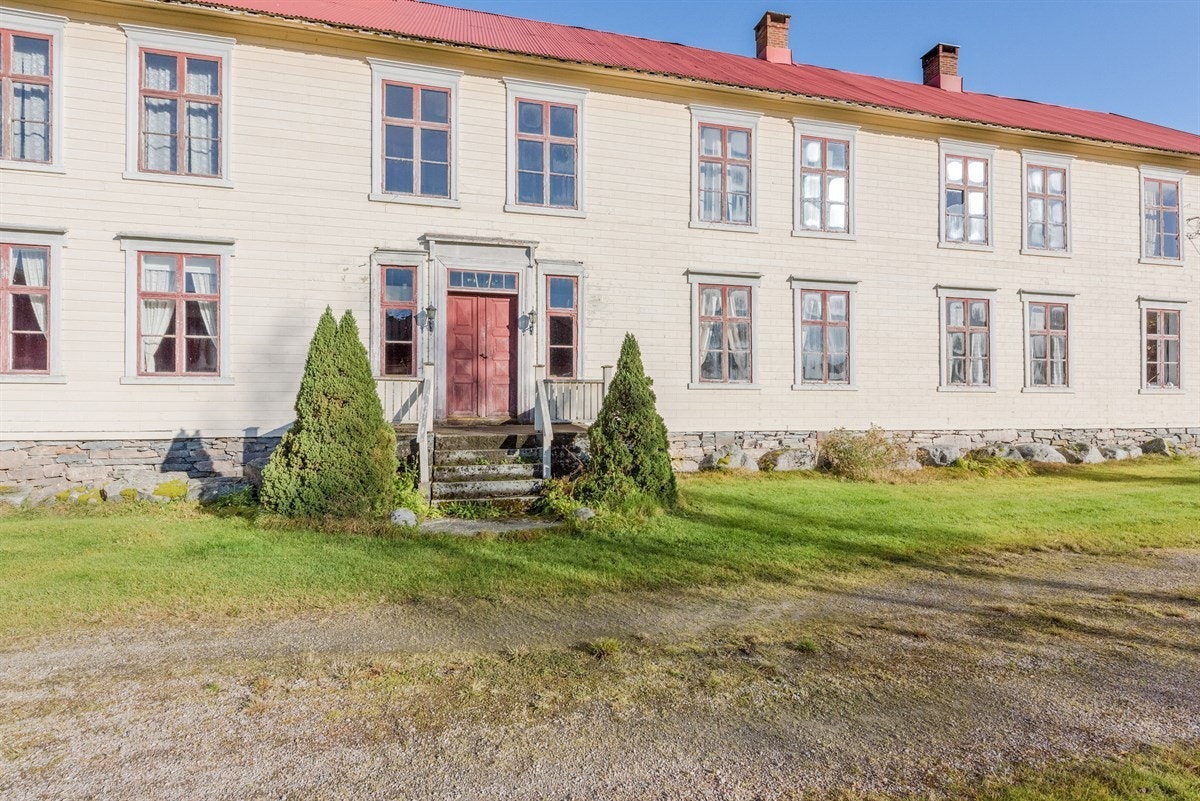 Åsnes, en ærverdig gård fra 1840 Galleribilde