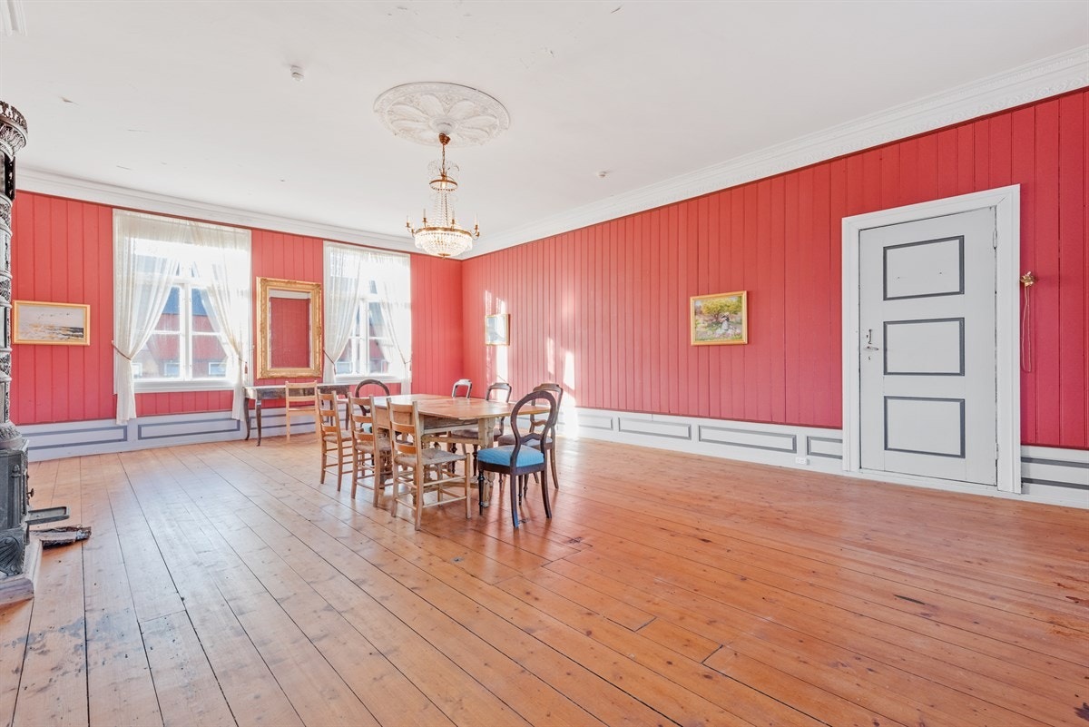 Storstu. Lav brystning Galleribilde