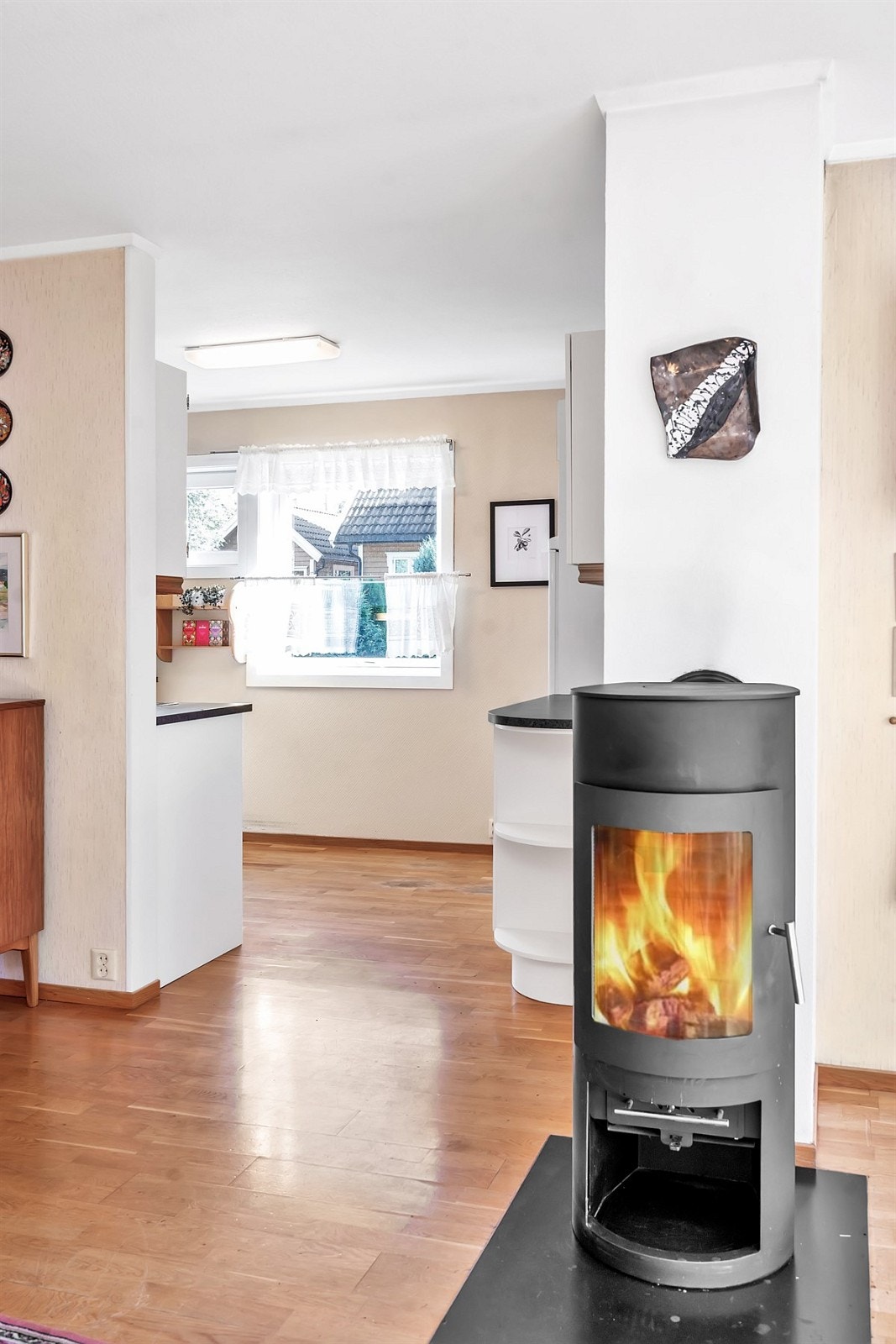Moderne peisovn gir god varme og hygge Galleribilde