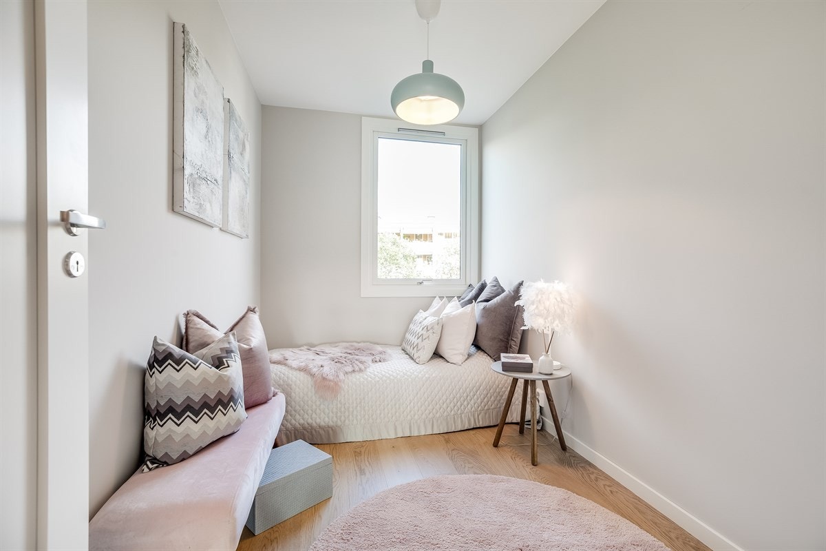 Øvrige to soverom har også god plass til seng, arbeidspult og skapinnredning m.m. Galleribilde