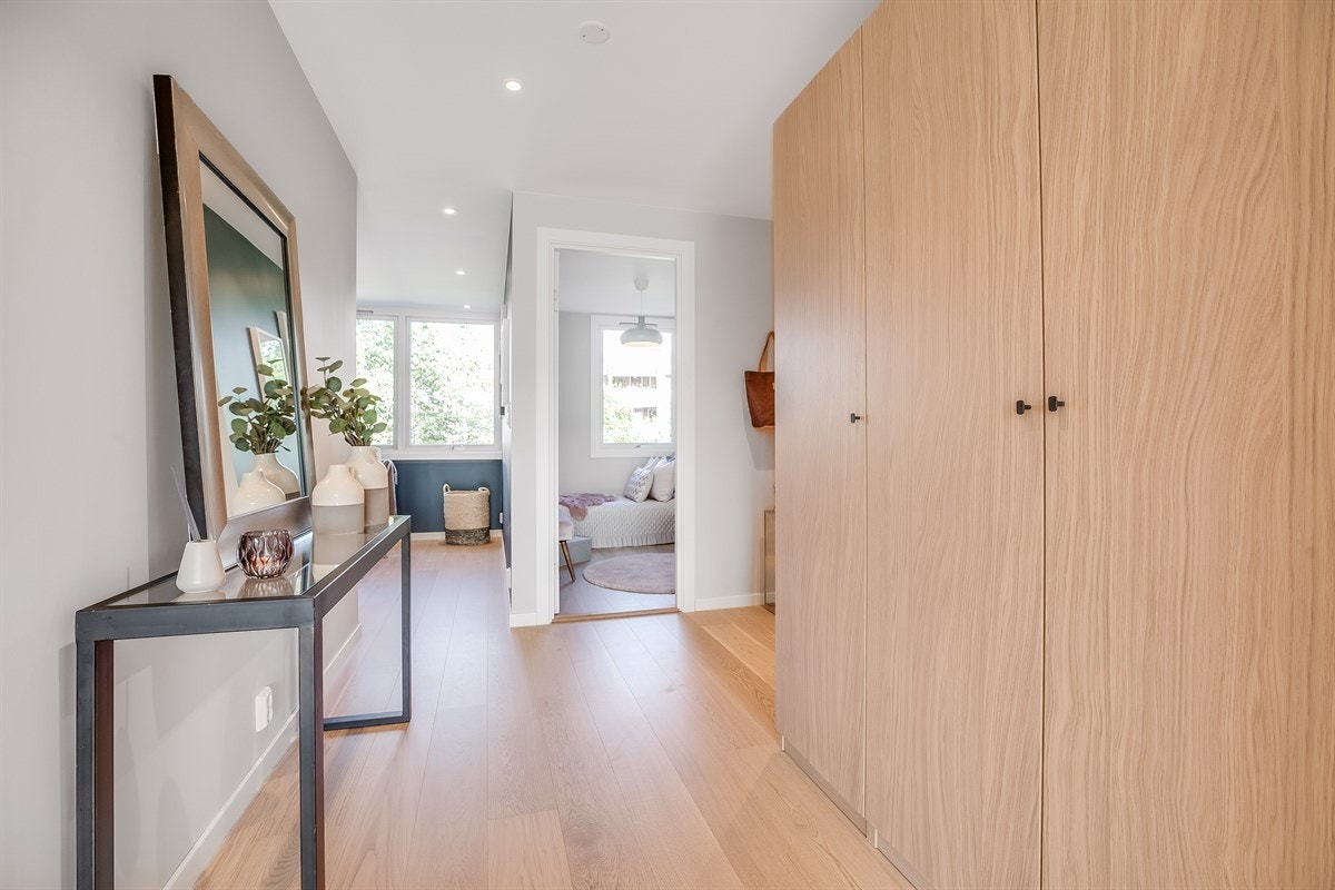 Godt med garderobeskap, og muliget for å sette inn flere. Galleribilde