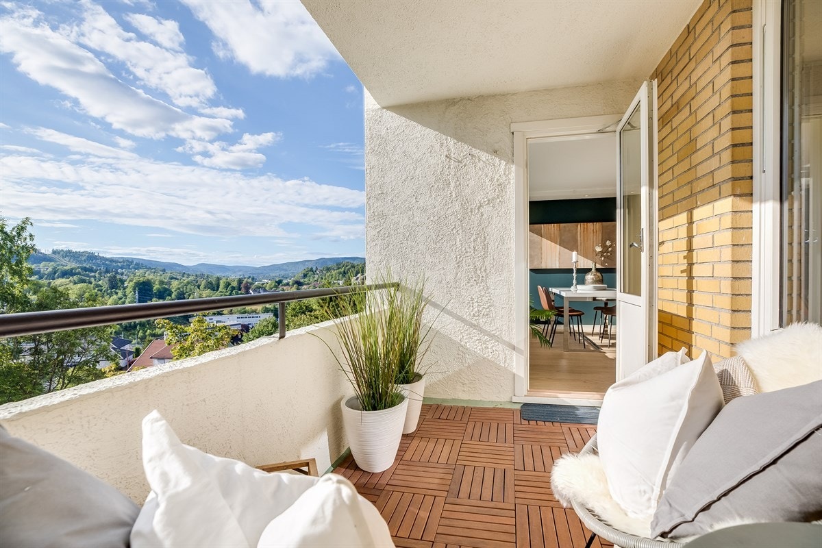 Her er det flott utsikt mot Bærumslandet, Kolsås, deler av nærområdet, Slependen m.m. Galleribilde