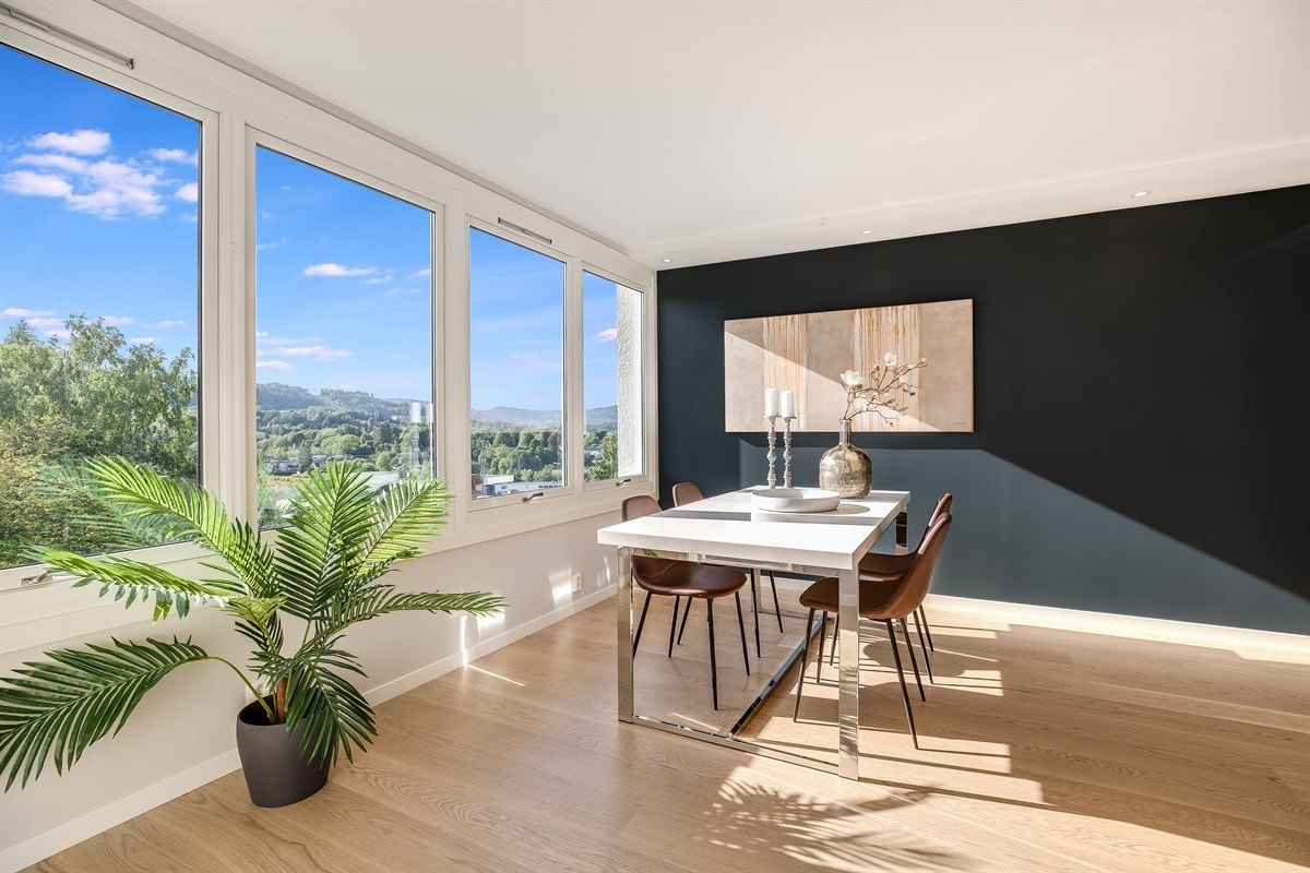 Leiligheten er totaloppusset i 2018 og har et moderne og tidsriktig preg over seg med fine løsninger og detaljer. Galleribilde