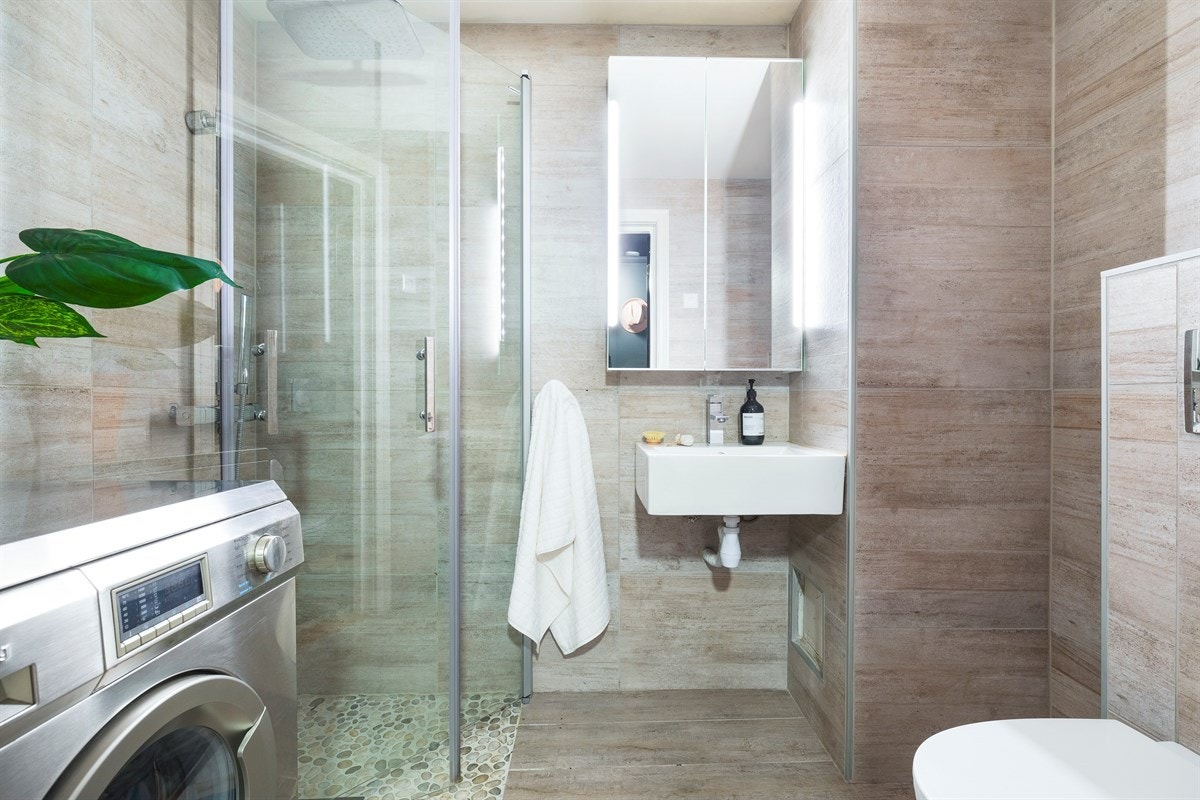 - Delikat flislagt bad med nye overflater i 2014 - Galleribilde