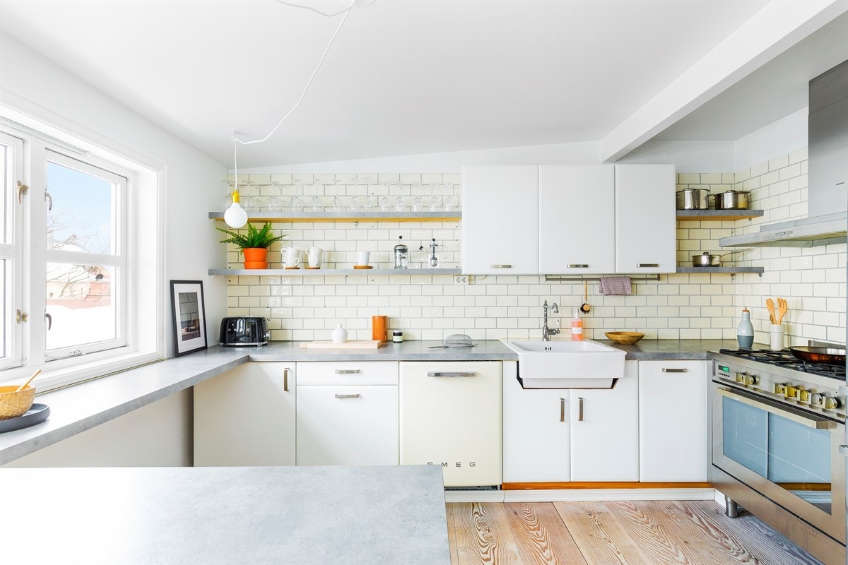 - God skap- og benkeplass - Galleribilde