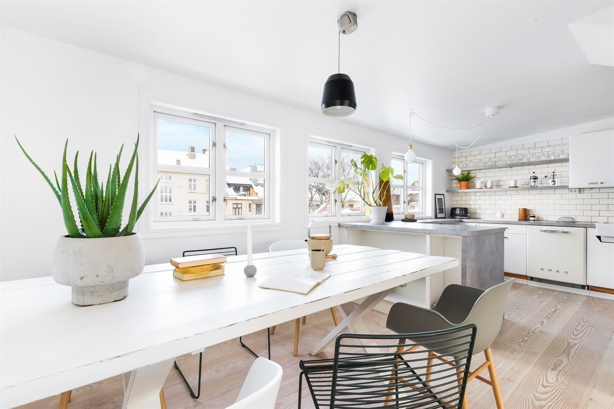 - Her er det god plass til et stort spisebord - Galleribilde