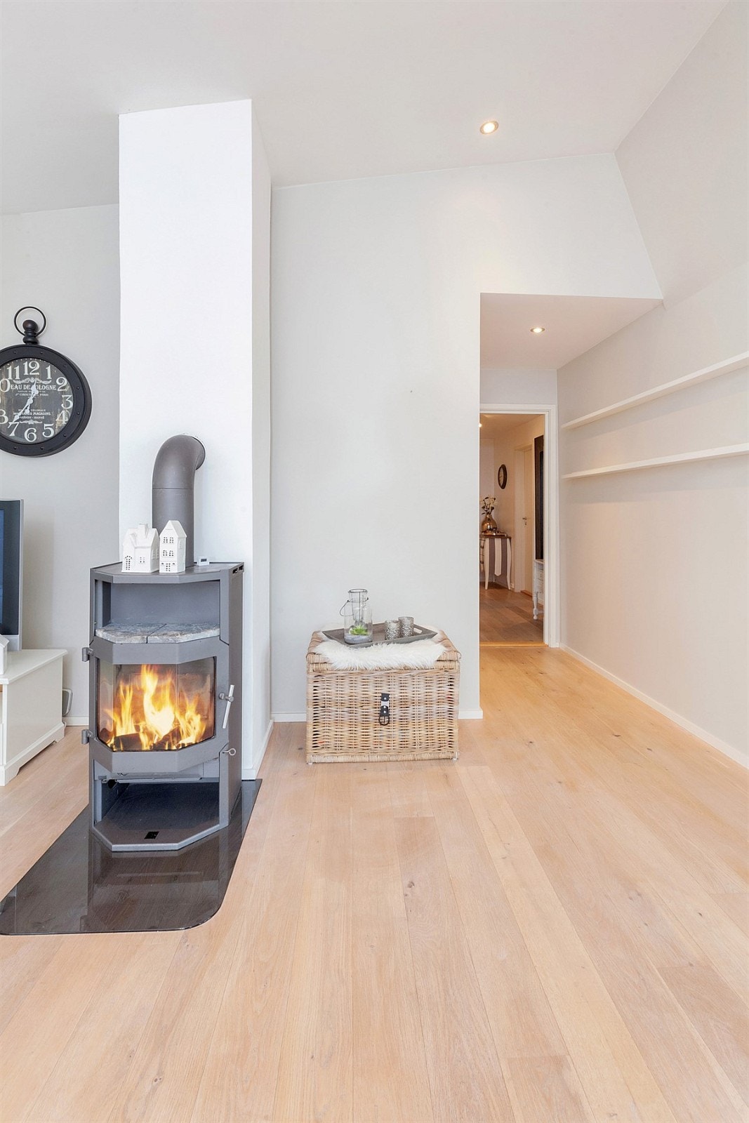 Vedovn i stue som gir godt med varme Galleribilde