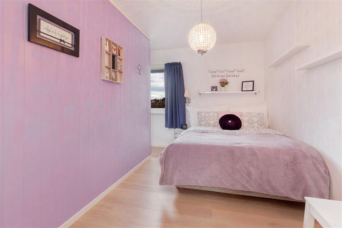 Hovedsoverom med plass til dobbeltseng Galleribilde