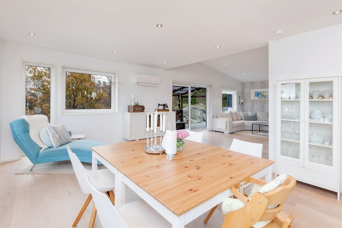 Spiseplass i stue/kjøkken Galleribilde