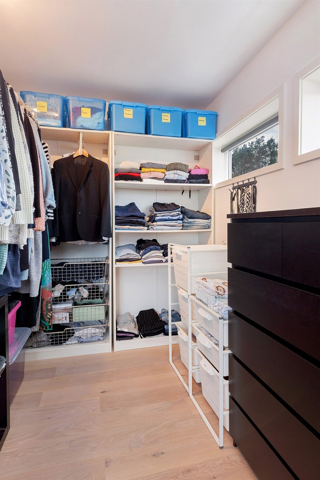 Garderobeløsning på hovedsoverom Galleribilde