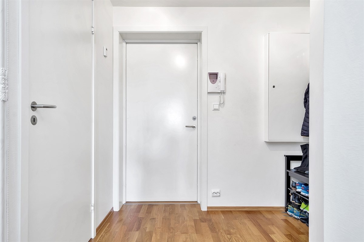 Lys og pen gang/entrè Galleribilde