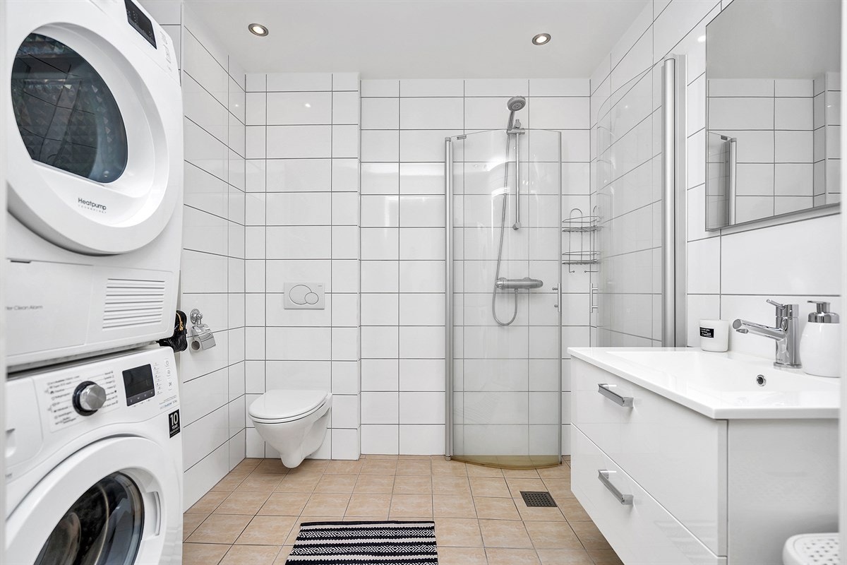 Lekkert flislagt bad Galleribilde