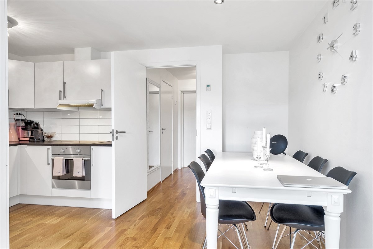 I stuen er det også plass til spisegruppe Galleribilde