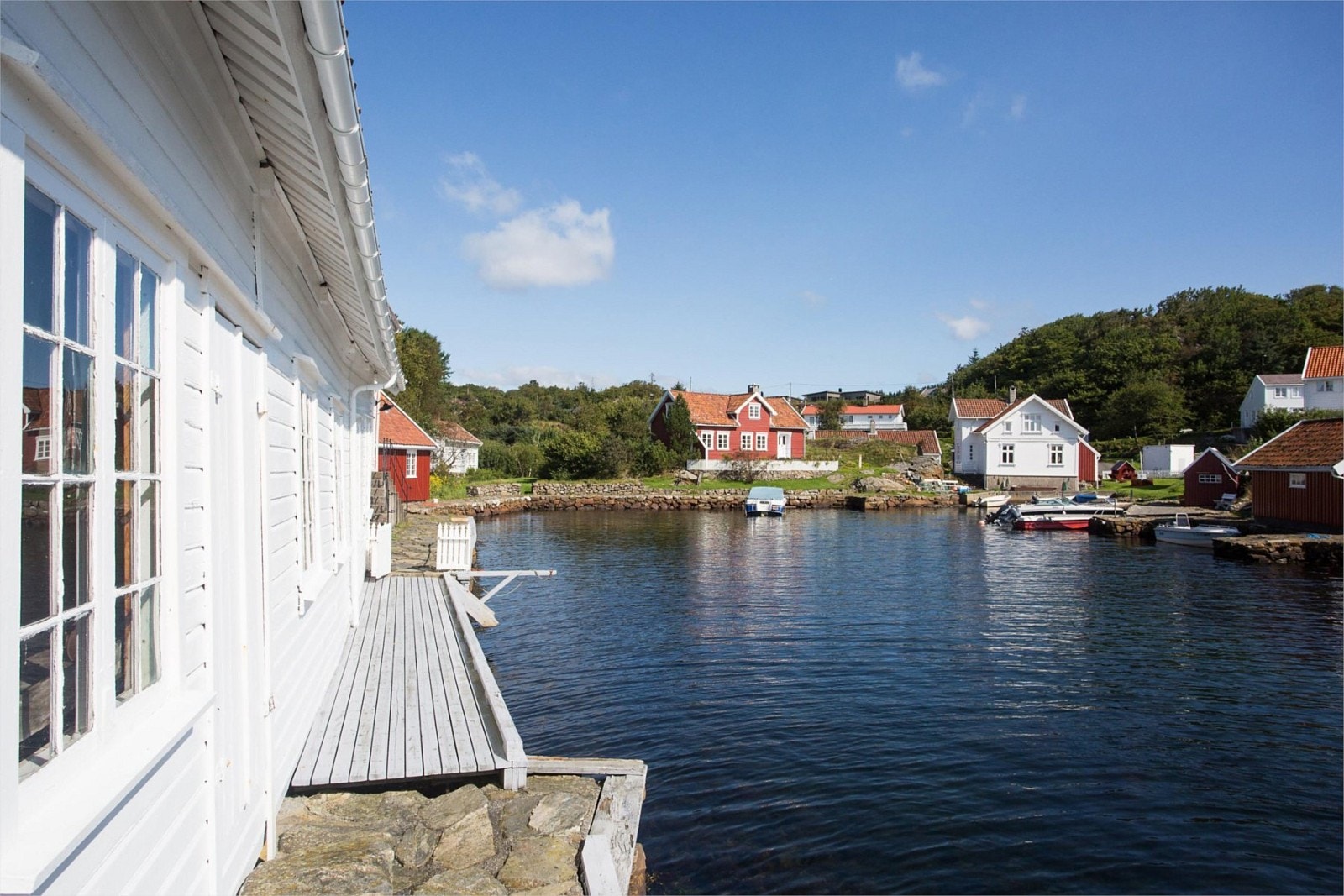 Fra båtbyggeriet innover i Bugta Galleribilde