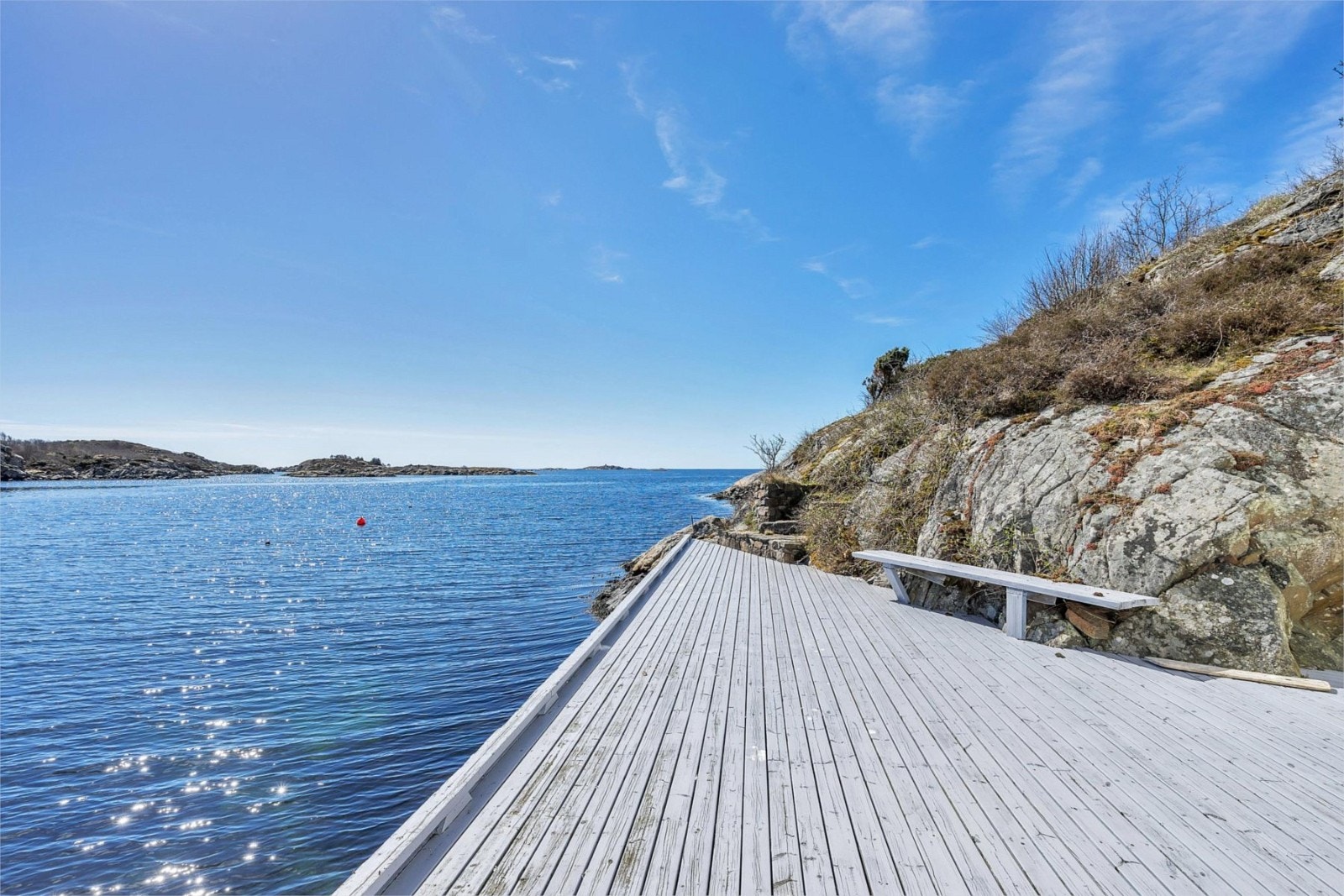 Brygge utenfor Båthuset - flotte badeplasser Galleribilde