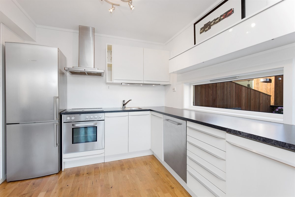 Hvitevarer på kjøkken medfølger | innredning fra Strai Kjøkken Galleribilde