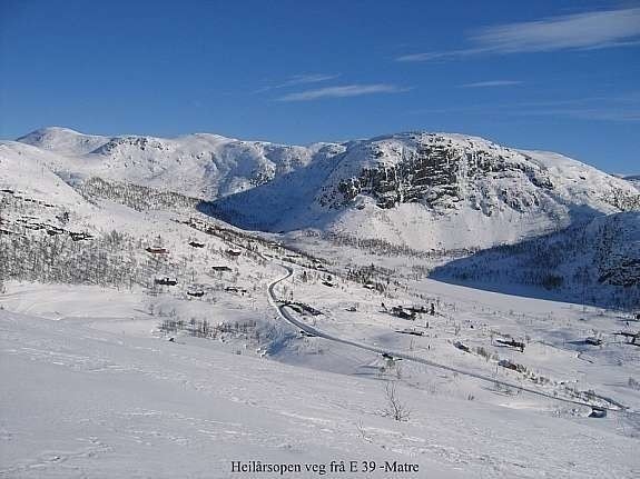 Helårsåpen vei fra E39 på Matre Galleribilde