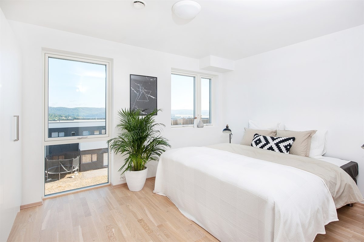 Hovedsoverom med utgang til veranda Galleribilde