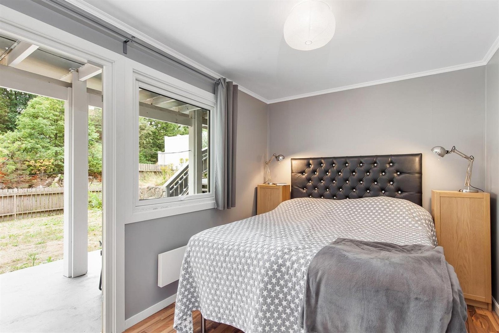 Soverom 3 med utgang til hagen. Galleribilde