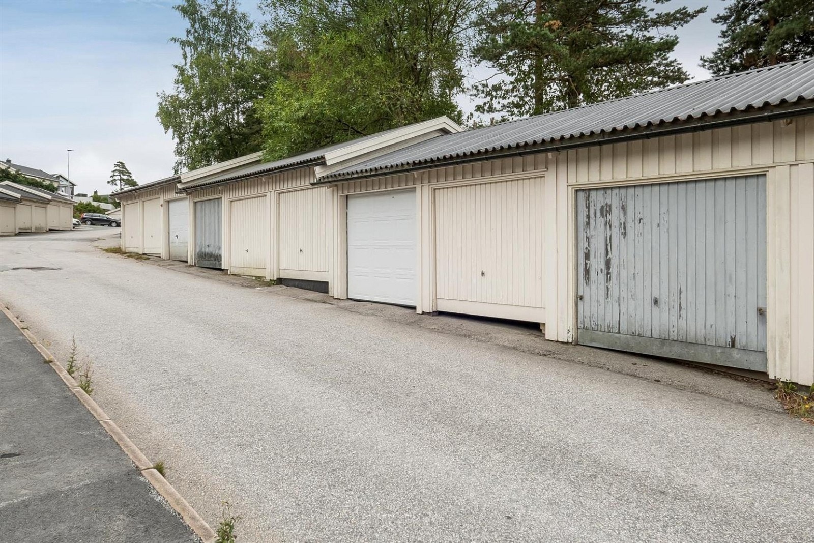 Garasjeplass i felles rekke.
Port nr. 5. Galleribilde