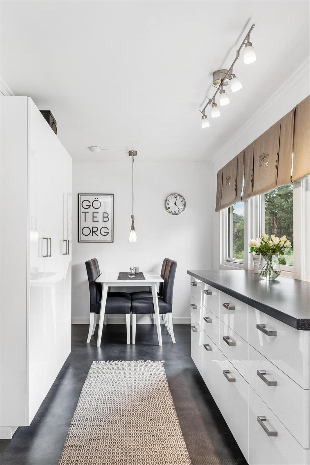 Hyggelig spiseplass. Galleribilde