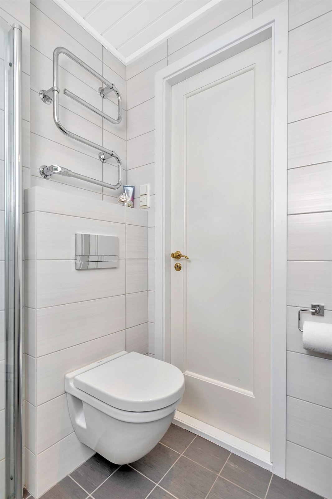 Nytt lekkert flislagt bad Galleribilde