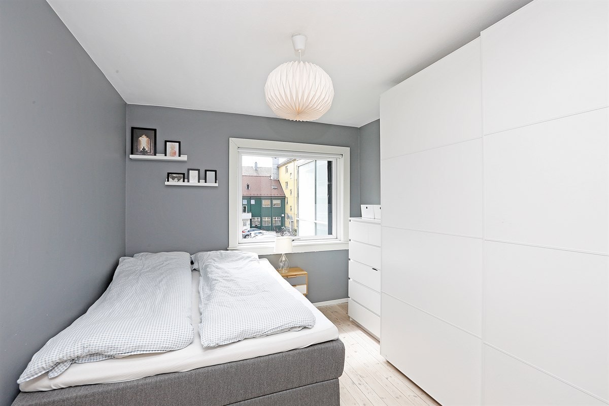 Soverom med garderobeskap Galleribilde