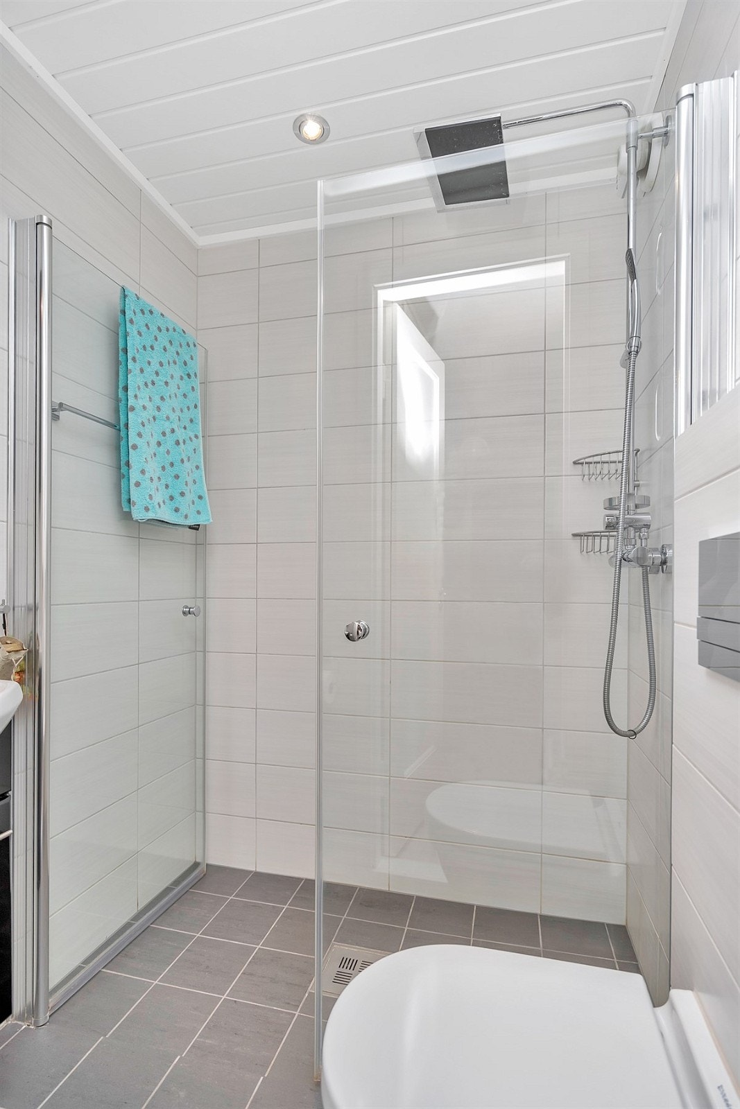 Nytt lekkert flislagt bad Galleribilde