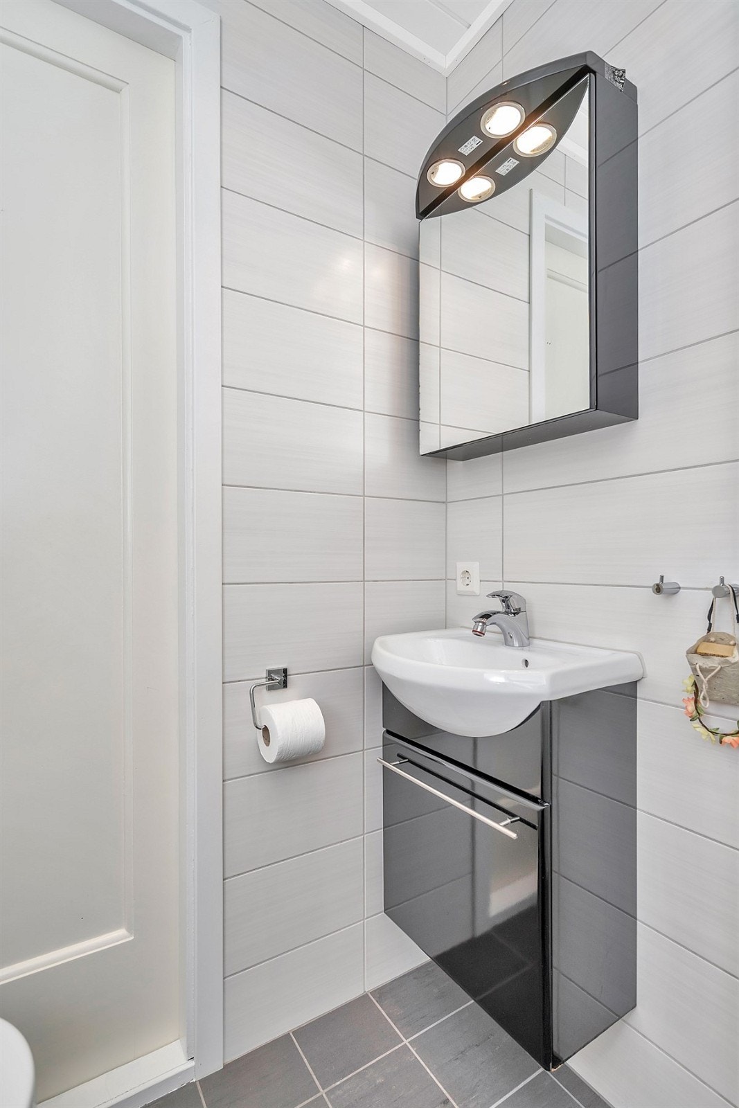 Nytt lekkert flislagt bad Galleribilde