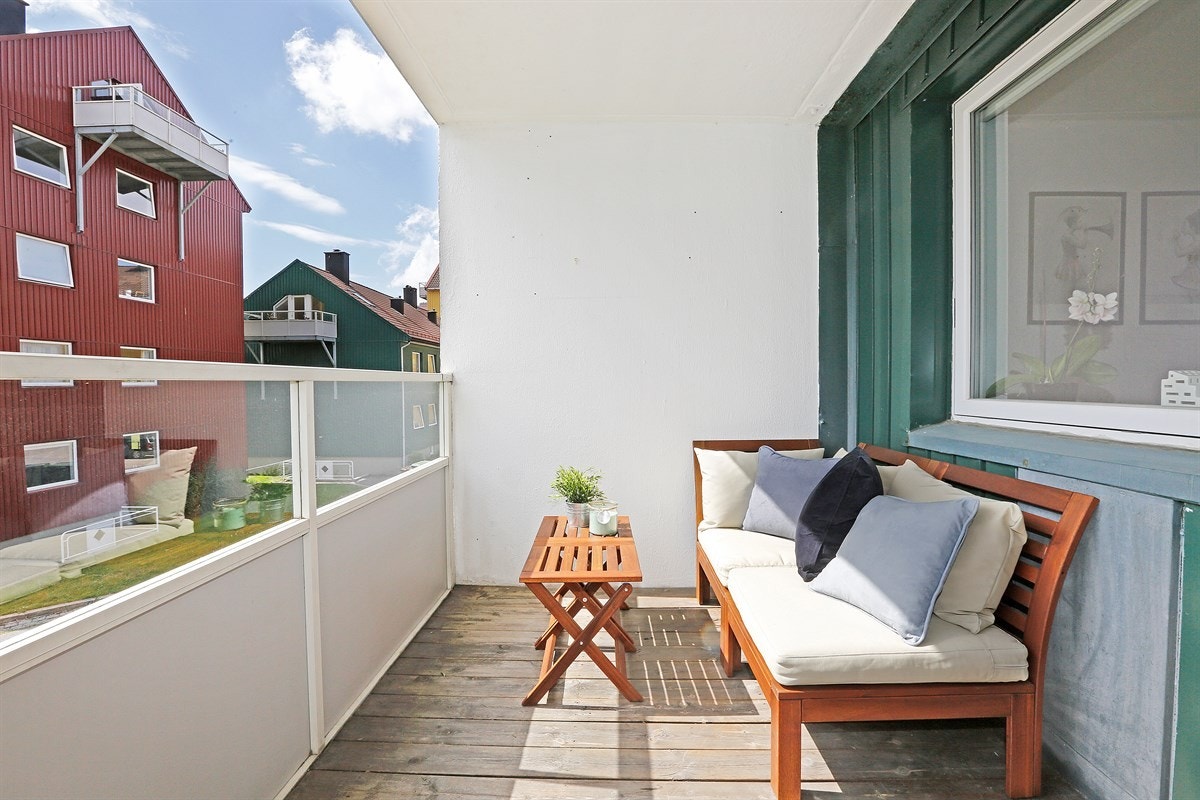 Solrik balkong Galleribilde