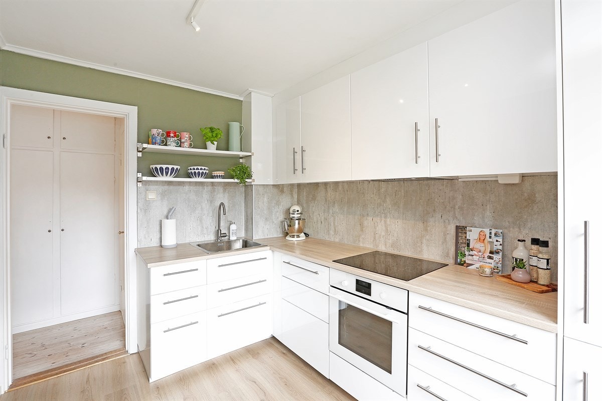 Nytt lekkert kjøkken fra 2017 med integrerte hvitevarer Galleribilde