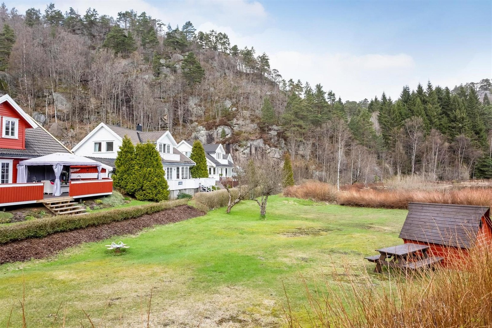 Fasade og nærområde. Galleribilde