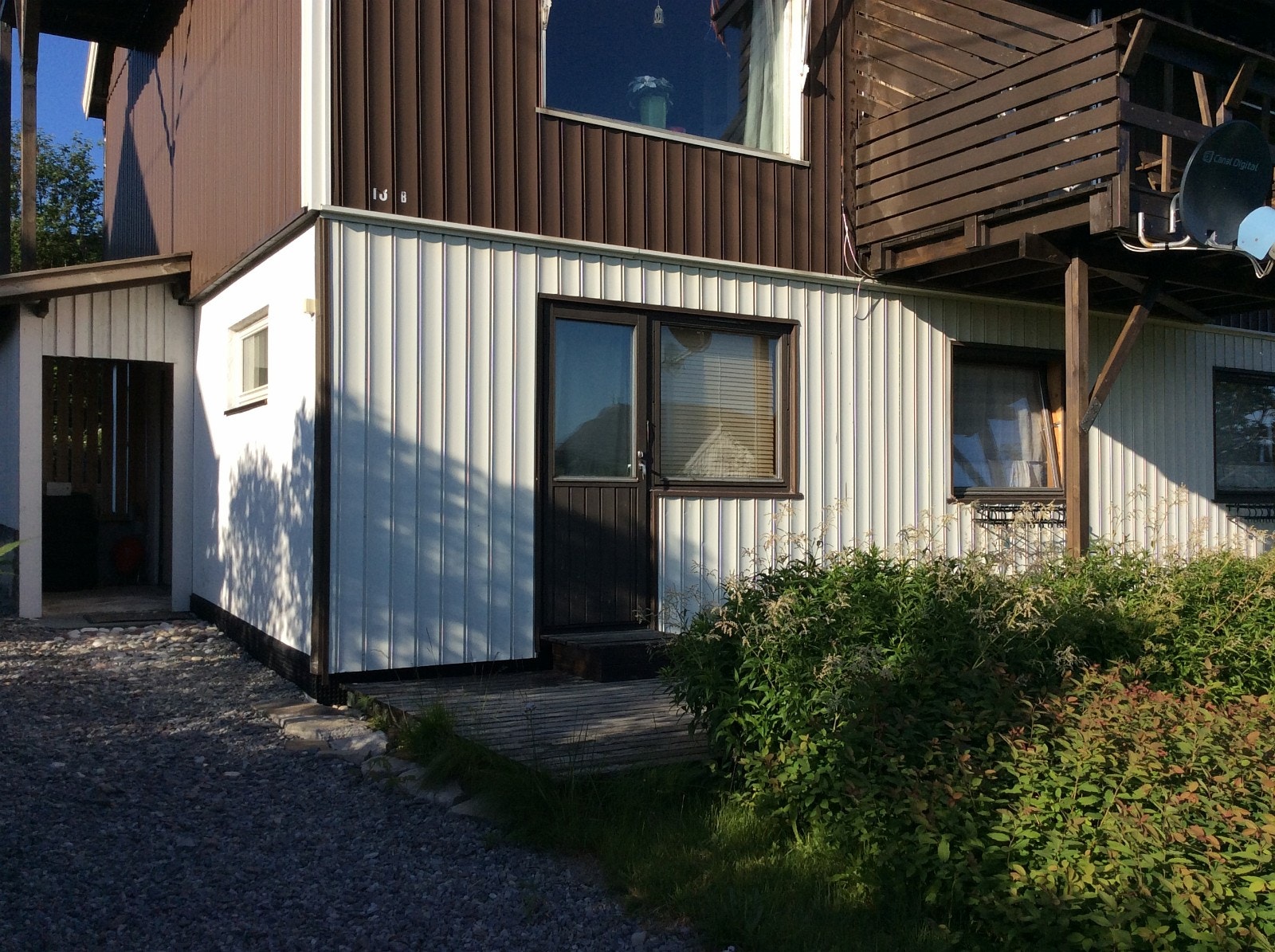 Inngangsdør og verandadør. Galleribilde