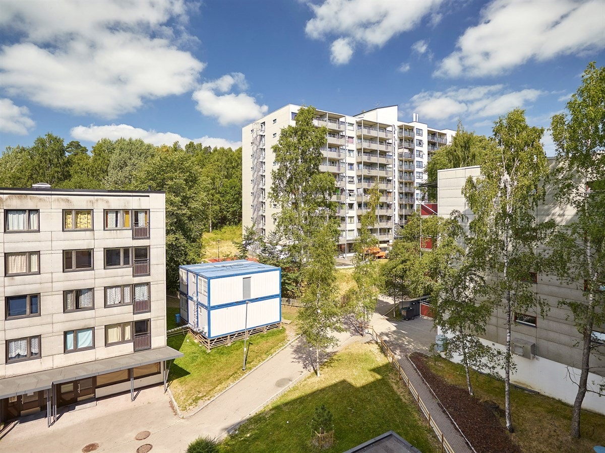 Boligen har en flott og usjenert beliggenhet i et attraktivt borettslag på Hovseter Galleribilde