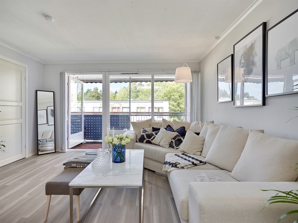 Luftig stue med gode lysforhold Galleribilde