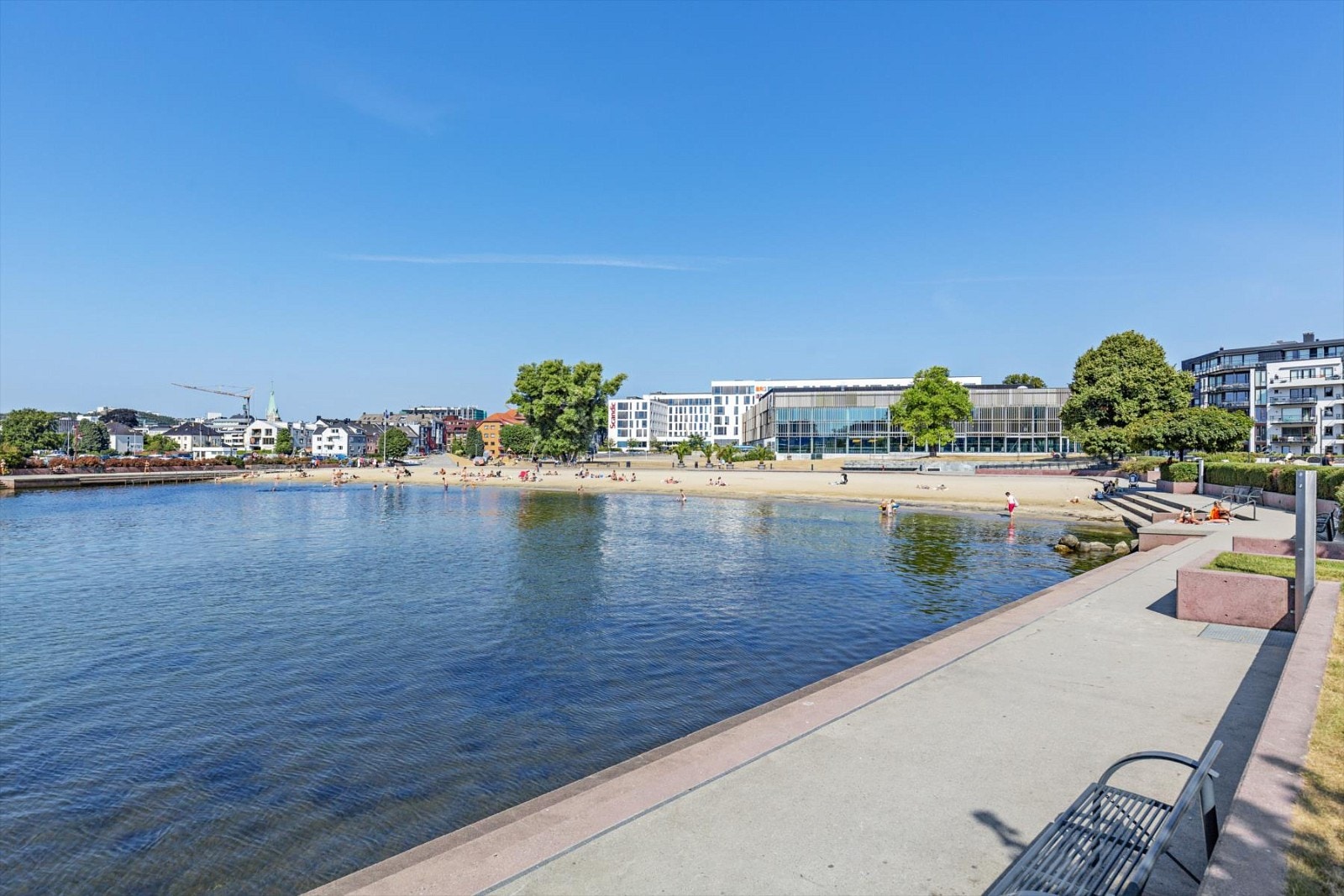 Sommerstemning på Bystranda. Galleribilde