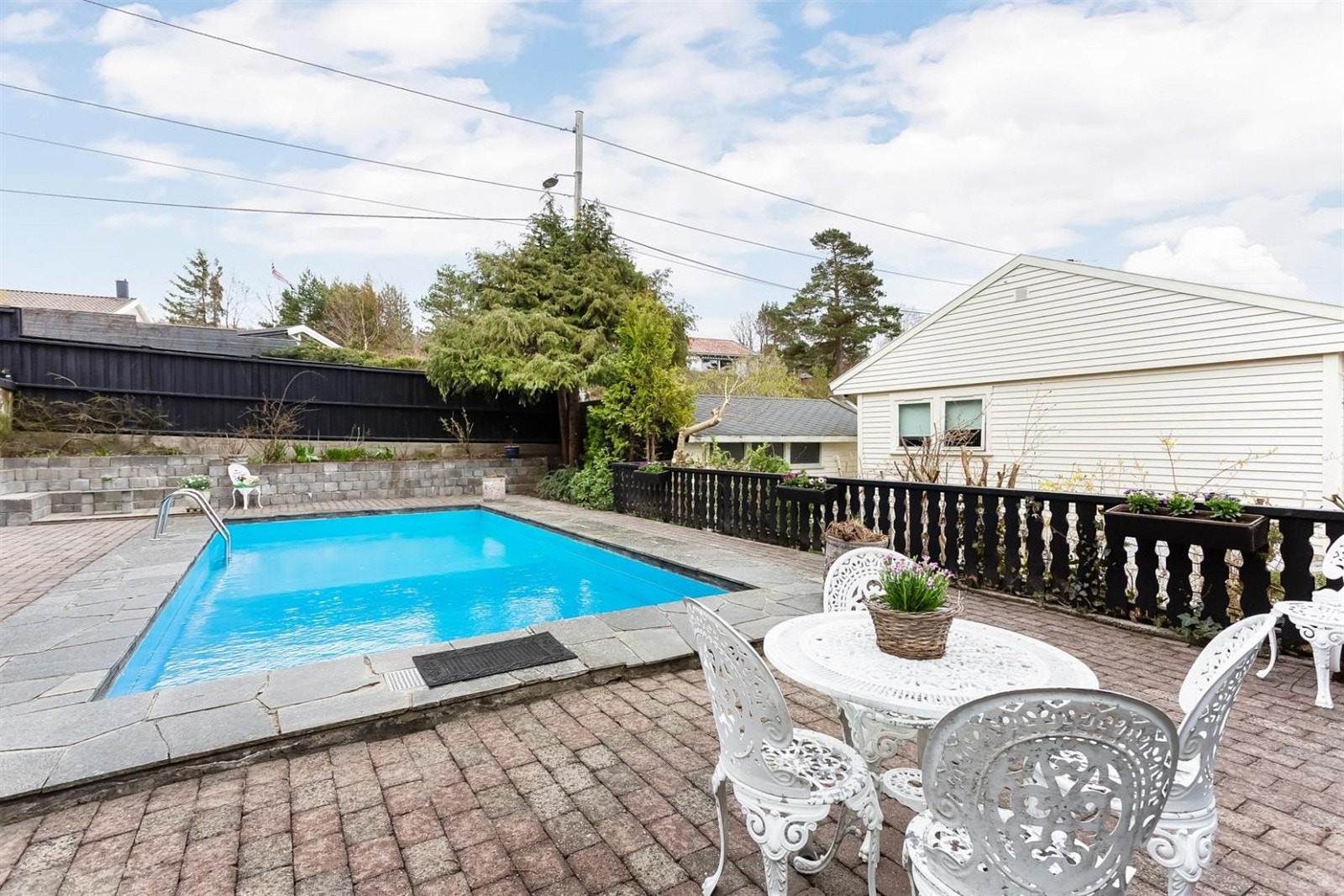 Lettstelt basseng. Galleribilde